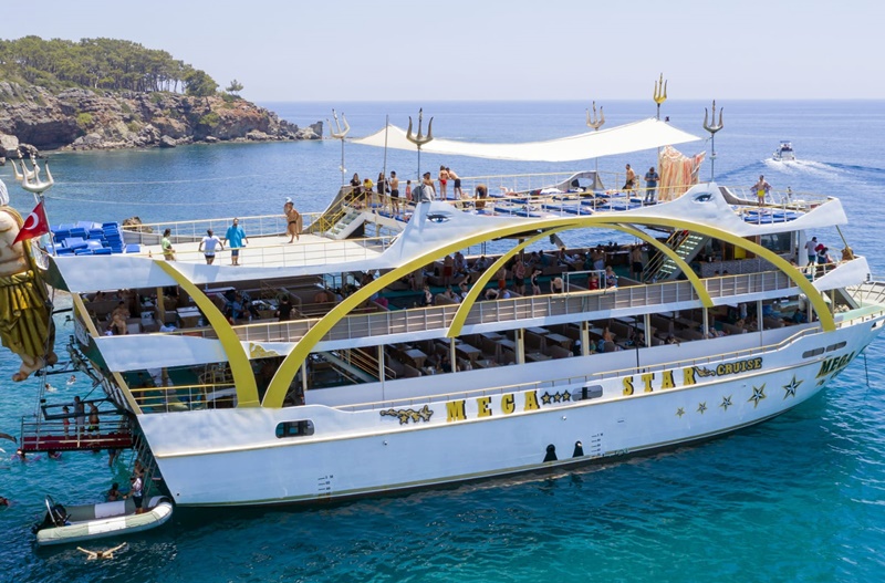 Pirate yacht in Kemer MegaStar